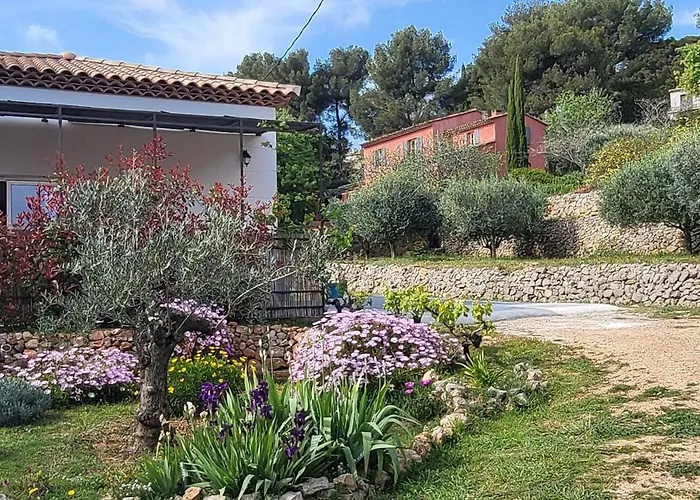 Jolie Maison Neuve Entre Mer Et Colline En Provence
